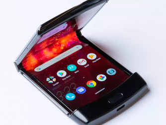 Tech Café - Razr smartphone écran pliant